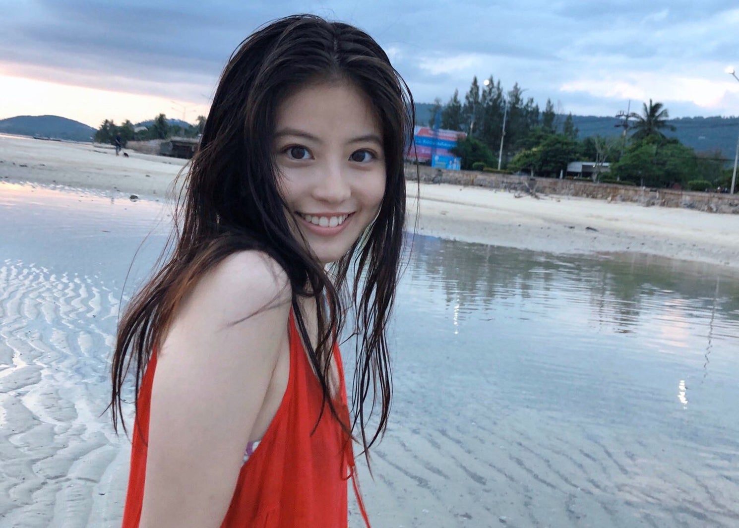 今田美桜写真集公式ツイッター（@mio2nd0121）より