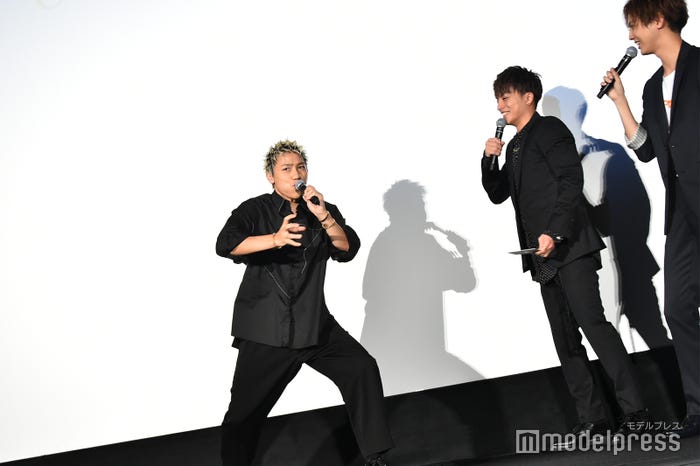 小森隼(左)「ブウォーン」 (C)モデルプレス