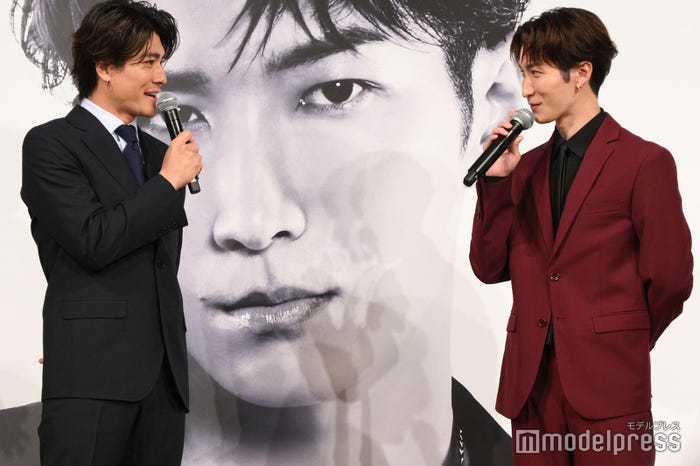 互いに「大好きです」と告白する森本慎太郎、渡辺翔太(C)モデルプレス