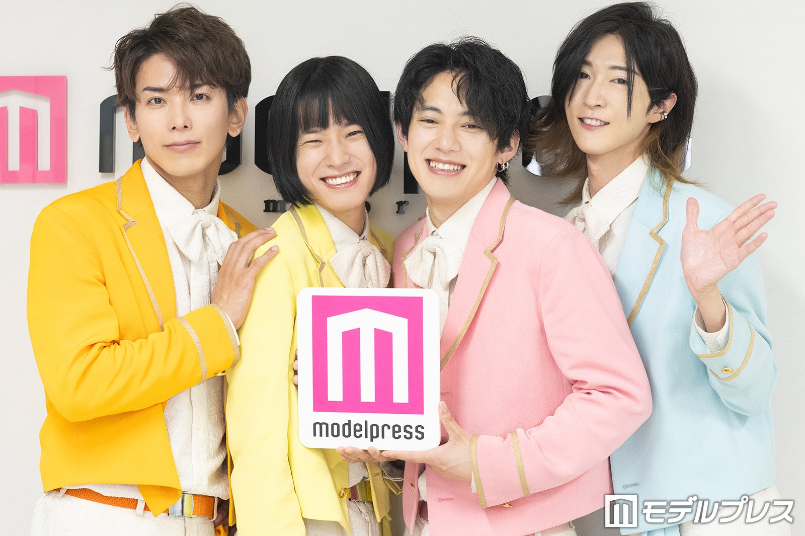 “TikTokでバズりすぎて社会現象”純烈弟分「モナキ」に直撃 モデルプレスで連載スタート【こぼれ話あり】