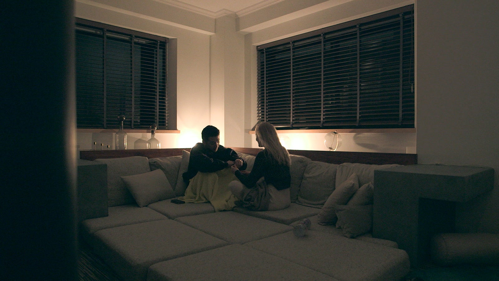 凌、ビビ「TERRACE HOUSE TOKYO 2019-2020」32nd WEEK（C）フジテレビ／イースト・エンタテインメント