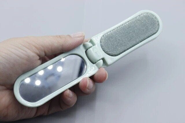 ダイソー　洋服ブラシ（ミラー付）