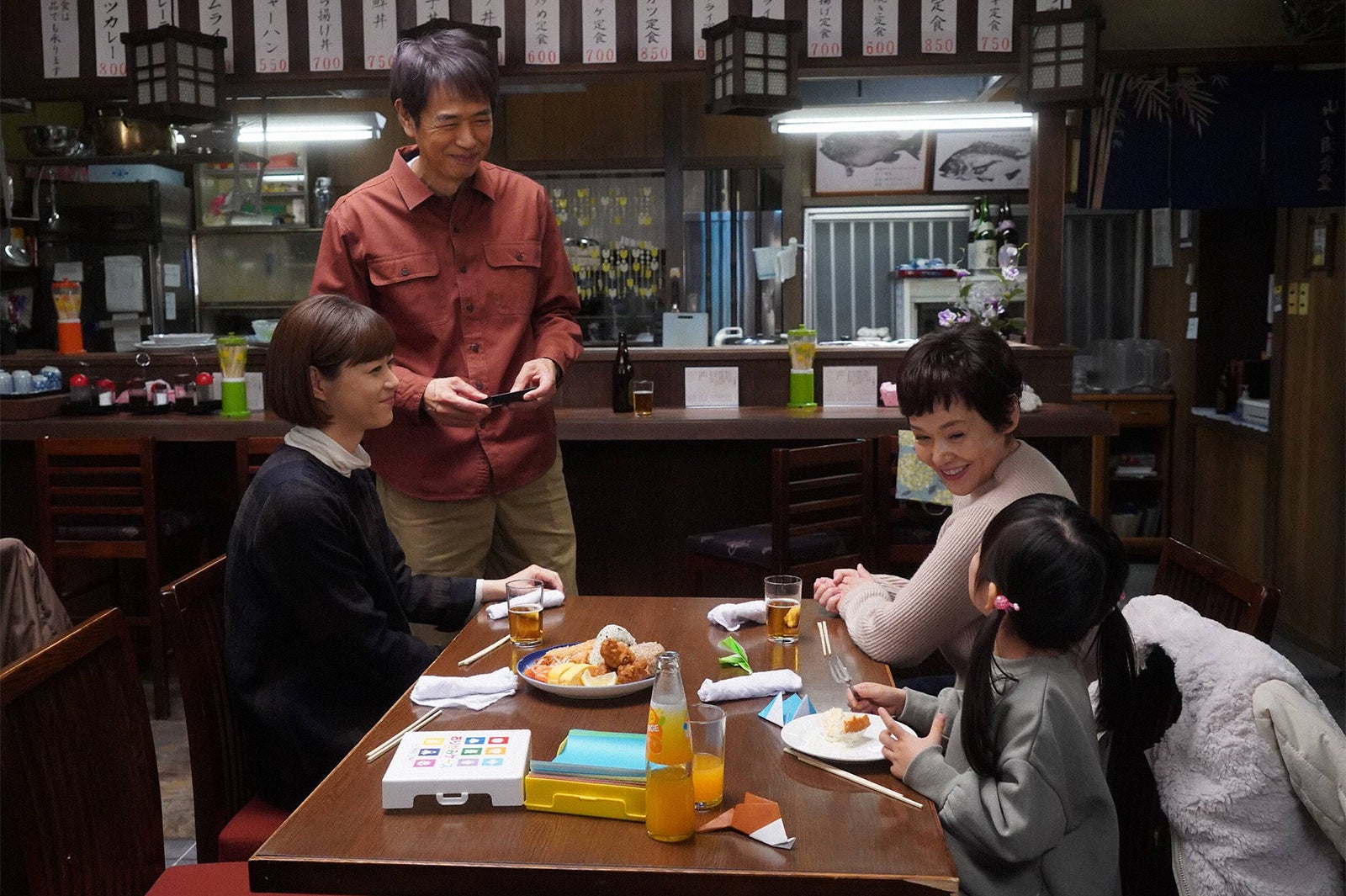 上野樹里、時任三郎、大竹しのぶ、加藤柚凪「監察医 朝顔」第14話より（C）フジテレビ