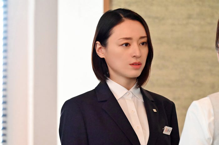 栗山千明「花咲舞が黙ってない」第1話より(C)日本テレビ