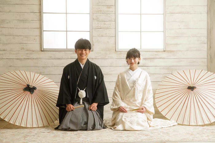 ハットトリック達成のサッカー日本代表・上田綺世選手、美人妻・由布菜月のもとへ駆けつける 中継に映り込んだやり取りが話題に - モデルプレス