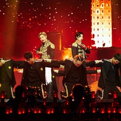東方神起、初オンラインライブ開催で圧巻パフォーマンス&日本のファンにサプライズ 世界中で話題に