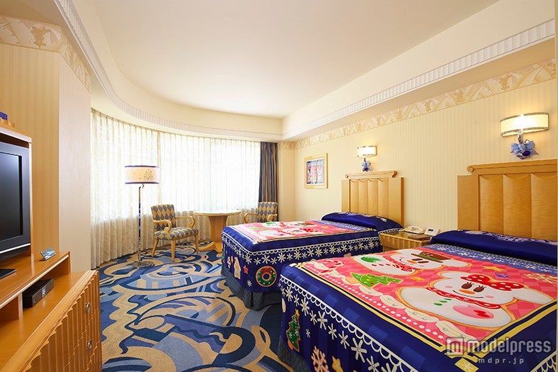 ディズニーアンバサダーホテル／クリスマスデコレーションの客室（C）Disney※写真はイメージ