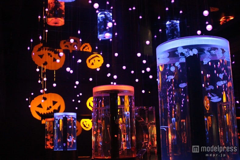 海の世界が楽しいハロウィーン空間に、水族館と最先端テクノロジーが融合