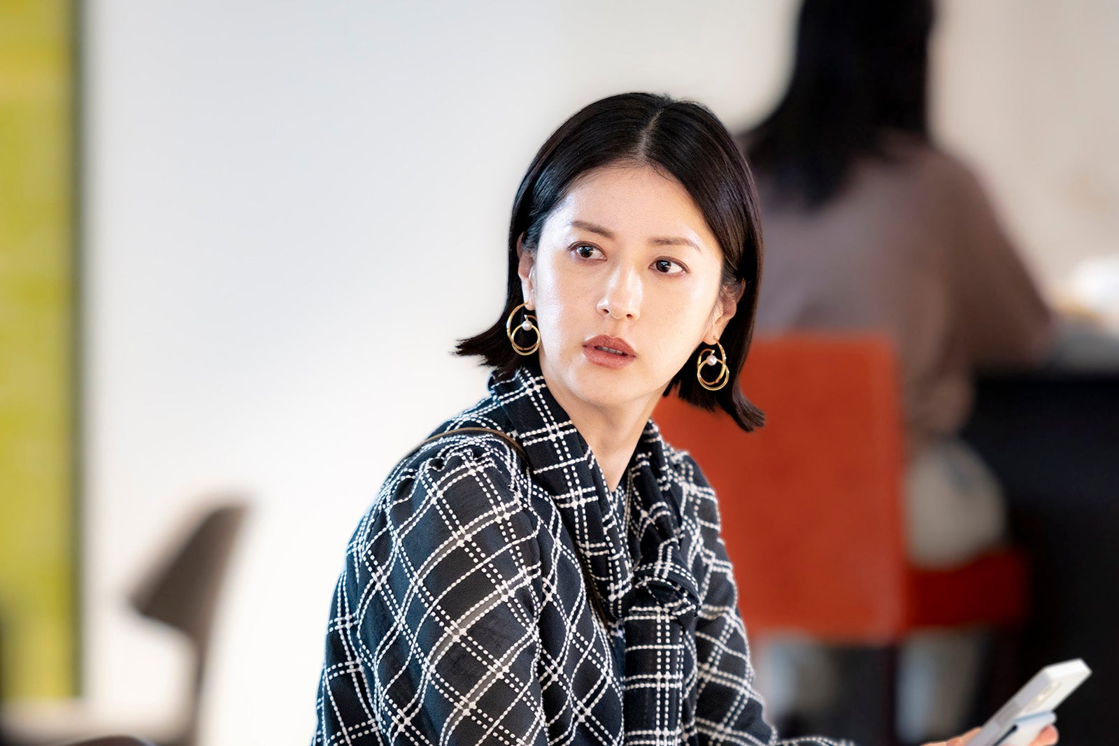 松本若菜／「夕暮れに、手をつなぐ」第3話より（C）TBS