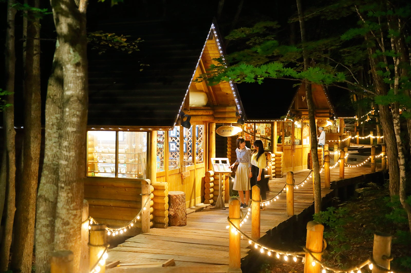 ライトアップしたニングルテラス／画像提供：プリンスホテル