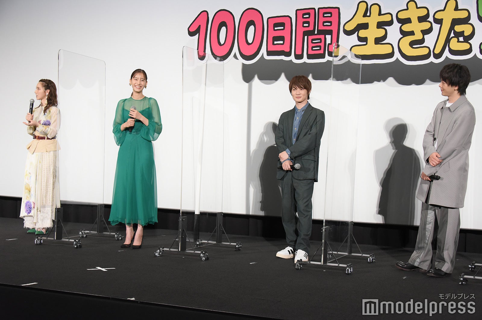 （左から）ファーストサマーウイカ、新木優子、神木隆之介、中村倫也（C）モデルプレス