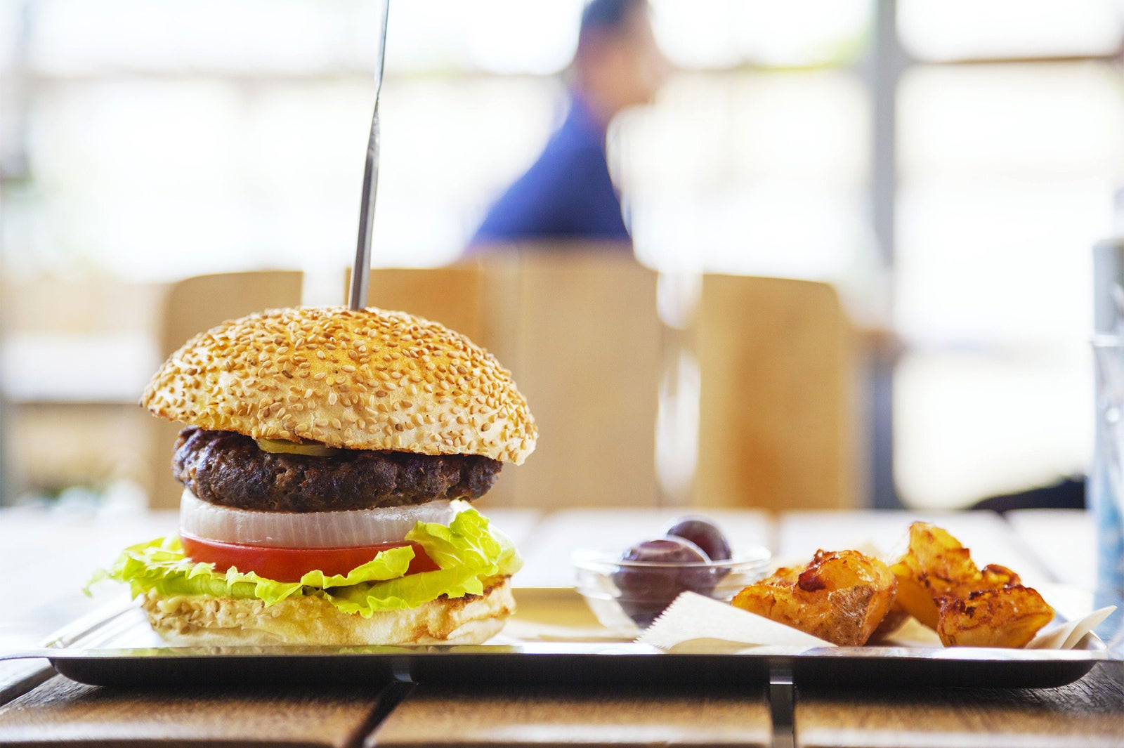 Aセット（＋￥400）：ポテト、ドリンク（コーヒー、紅茶、レモネード）／画像提供：カノア