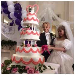 モデルプレス - ぺこ&りゅうちぇる、結婚式をテレビ初公開 感動の号泣スピーチも…