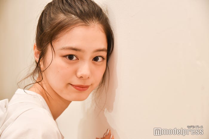 紺野彩夏 (C)モデルプレス