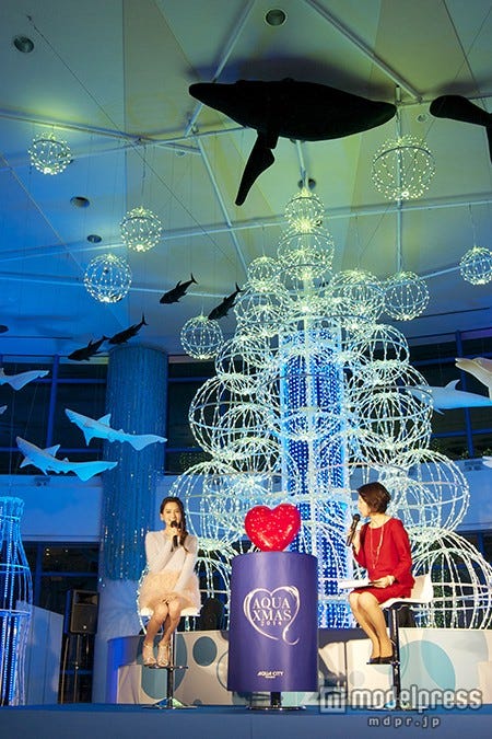 河北麻友子(左)