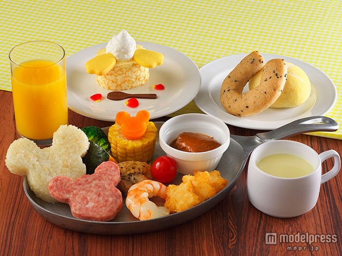 「ポリネシアンテラス・レストラン」4才から8才までの子どもディナーメニュー(C)Disney