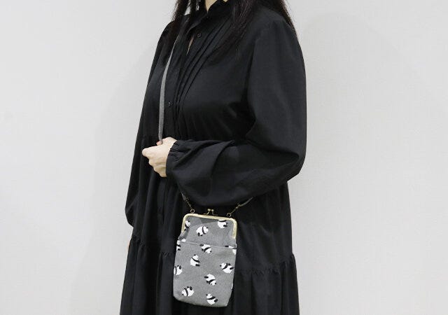 付録　ムック　スマホショルダーバッグ　モノトーン　お出かけ　散歩　便利