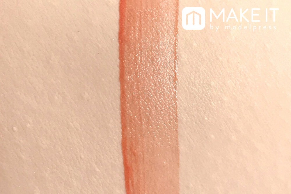 【メイベリン】「リップフラッシュ」“OR01オレンジグレーズ”使用 (C)メイクイット