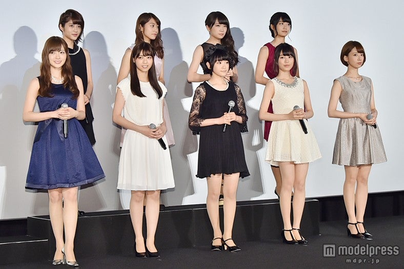乃木坂46（前列左から）白石麻衣、西野七瀬、生駒里奈、生田絵梨花、橋本奈々未（後列左から）若月佑美、桜井玲香、秋元真夏、深川麻衣
