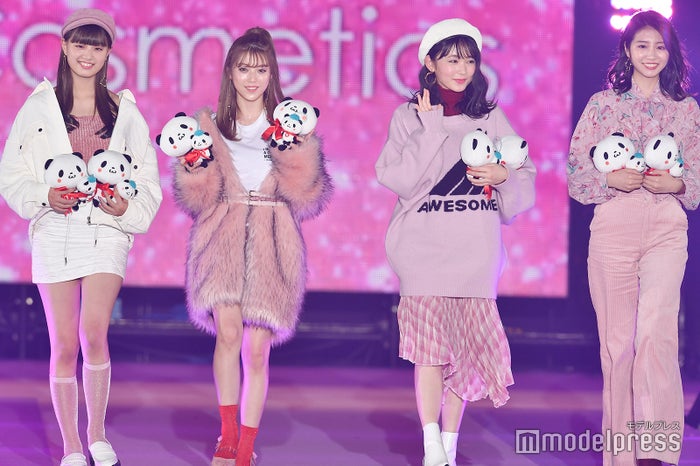 （左から）鶴嶋乃愛、中野恵那、久間田琳加、青島妃菜（C）モデルプレス