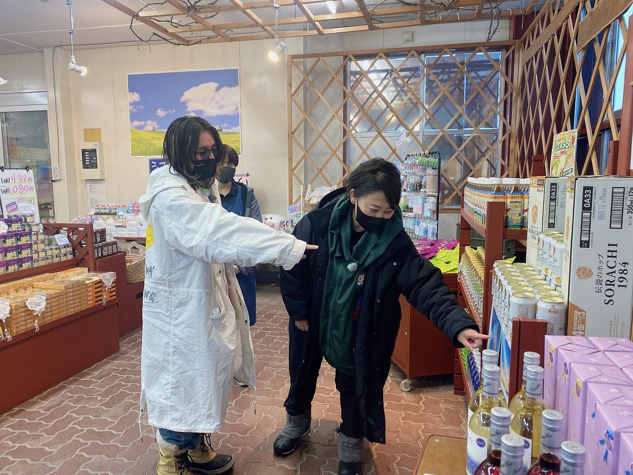 安田章大、友近（C）HBCテレビ