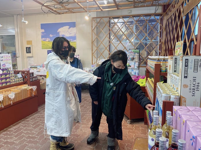 安田章大、友近(C)HBCテレビ