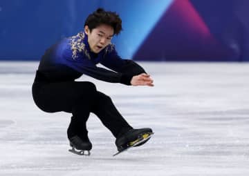 鍵山優真が2大会連続銀メダル ミス連発に演技後笑顔なしも盟友・佐藤のメダルに大喜び 日本勢3大会連続複数メダル！