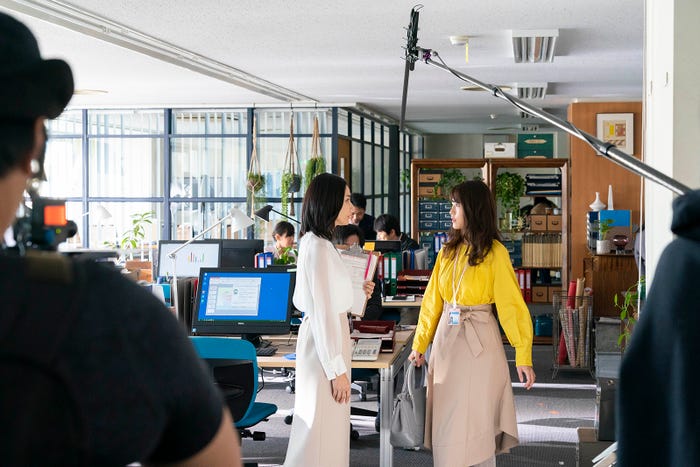 (左から)吉田羊、有村架純(提供写真)