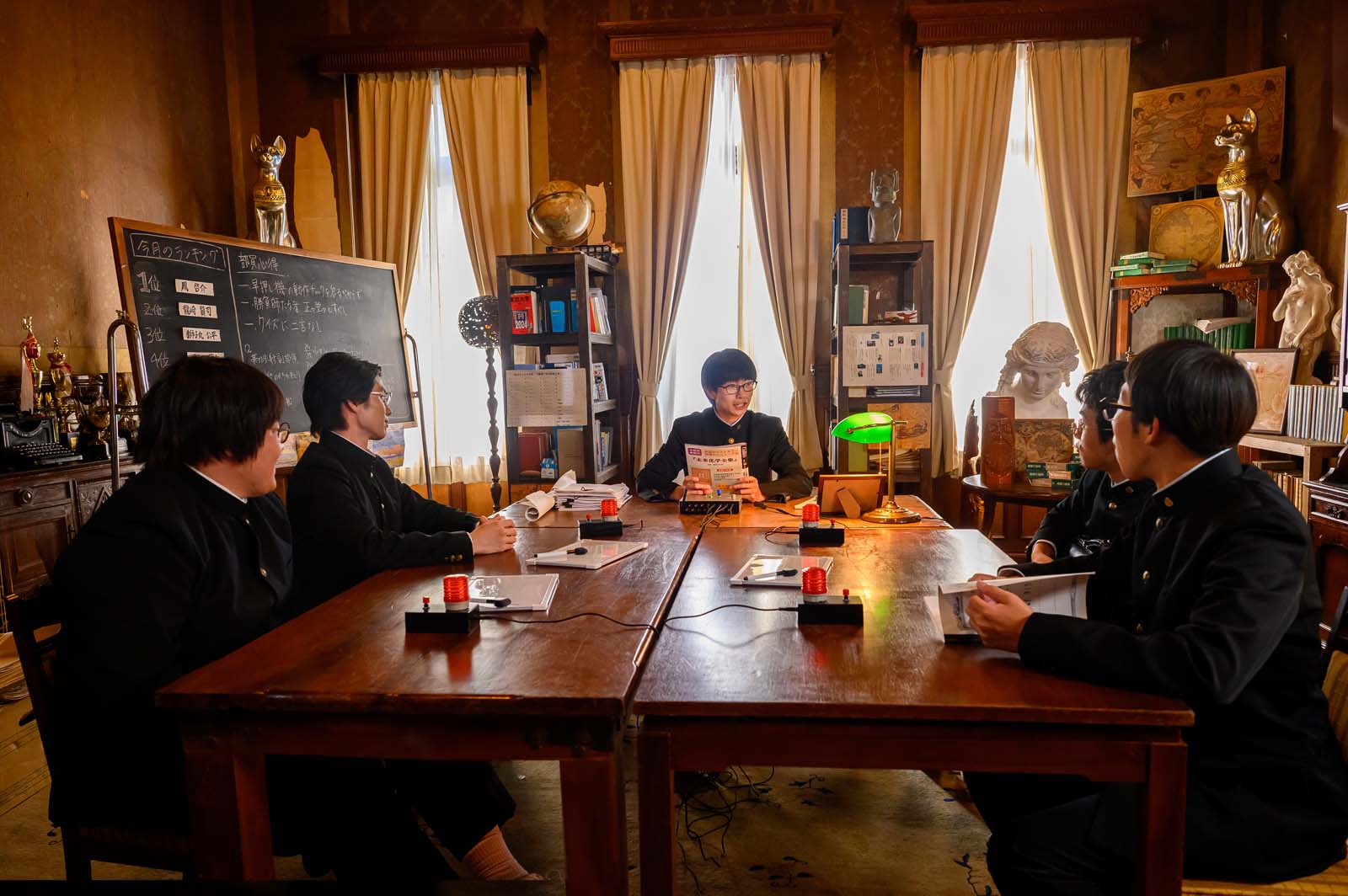 （左から）一ノ瀬ワタル、本田響矢、綱啓永、若林時英、ひょっこりはん（C）『恋愛のすゝめ』製作委員会