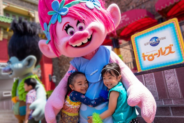 ポピーと子どもたち／画像提供：ユー・エス・ジェイ