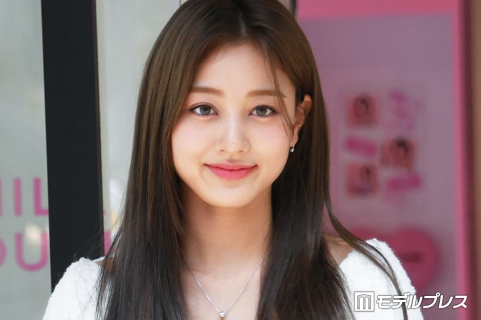 TWICEジヒョ、スタイル抜群の水着姿披露「女王様のような美しさ」とファン絶賛