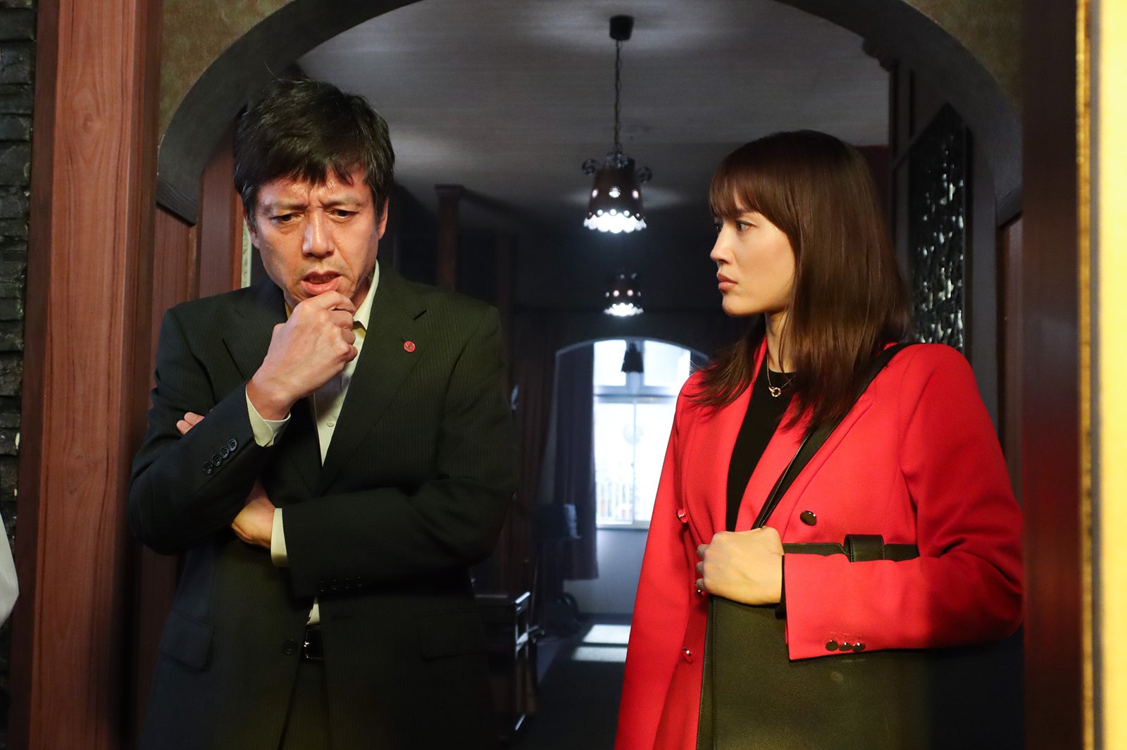 勝村政信、綾瀬はるか／「元彼の遺言状」第6話より（C）フジテレビ