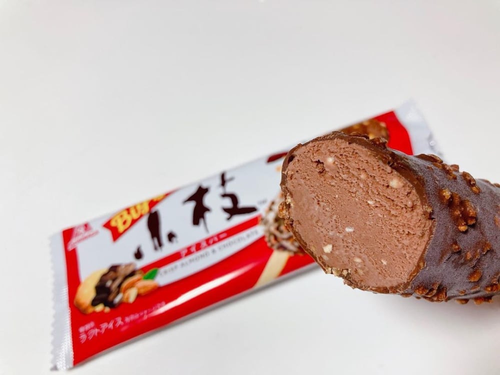 小枝アイスバークリスプアーモンド&チョコレート