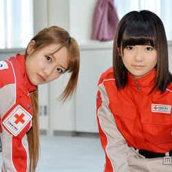 高橋みなみ(左)と島崎遥香(右)