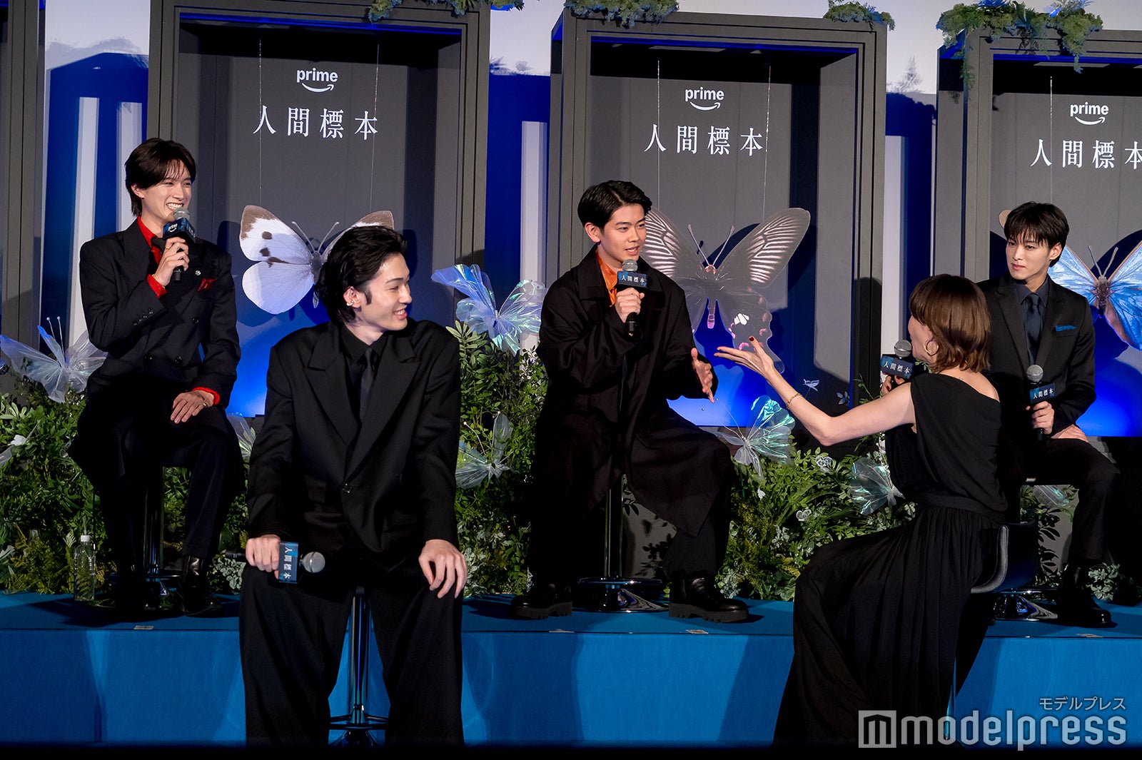 （後列左から）山中柔太朗、黒崎煌代、松本怜生（前列左から）市川染五郎、宮沢りえ（C）モデルプレス