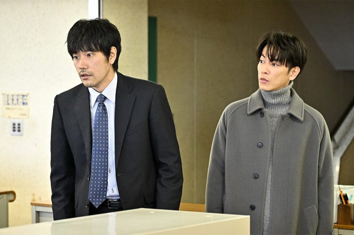 松山ケンイチ、佐藤健/ 「100万回 言えばよかった」第7話より(C)TBS