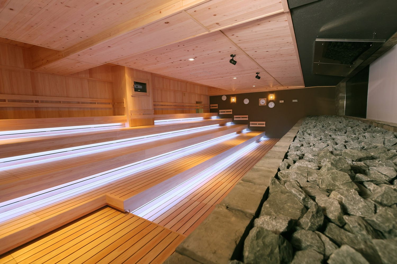 東大阪に温浴施設「花園温泉sauna kukka」サウナルームは生駒山を望む大型展望室など7タイプ