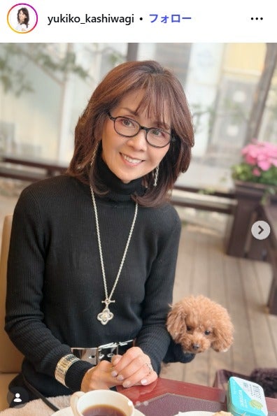 柏木由紀子、手編みのセーター公開「首元にデザインがあって素敵」「お店で買ったものみたい」と反響
