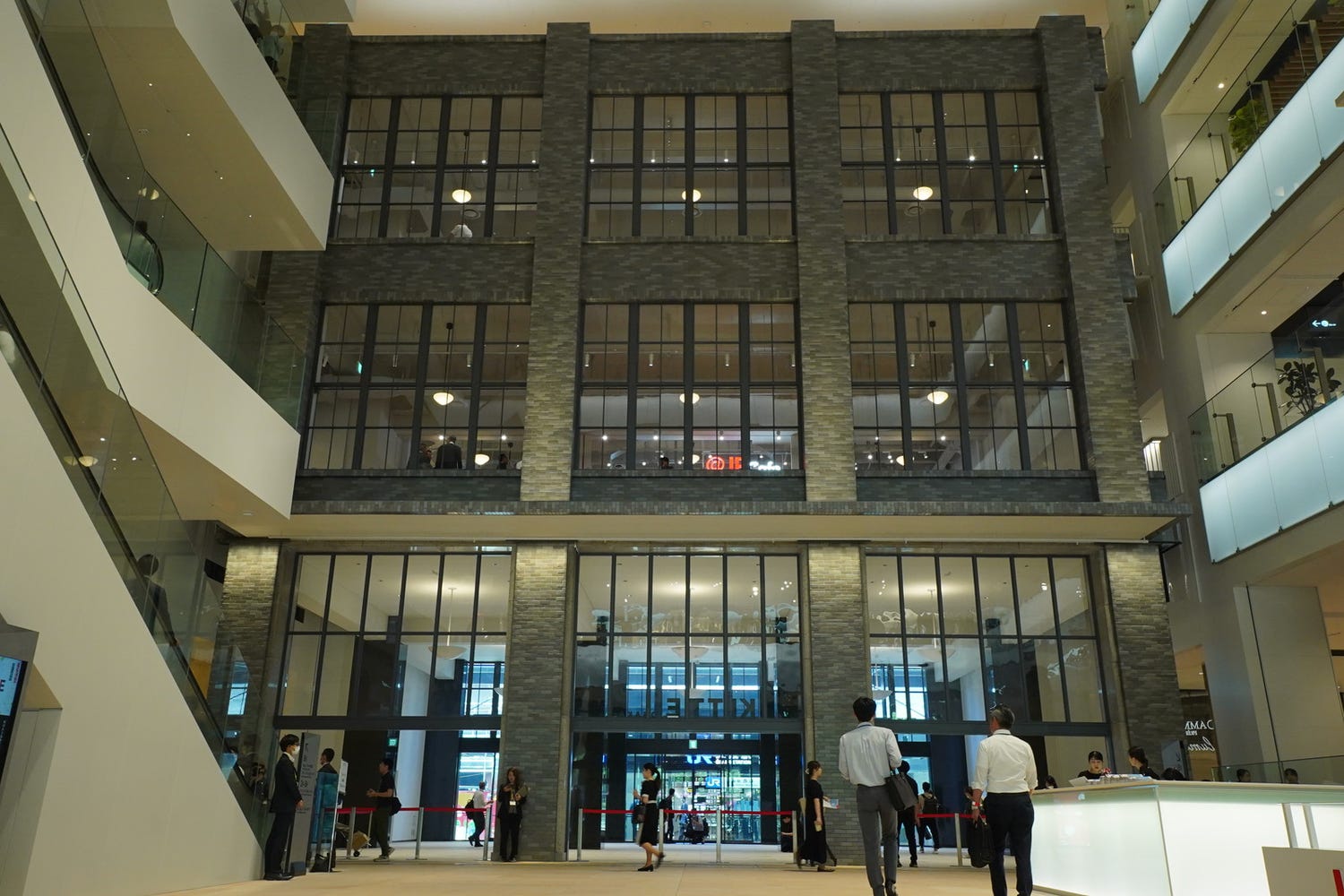 大阪に日本の“いいもの”集まる商業施設「KITTE大阪」開業 アンテナショップや飲食など114店舗