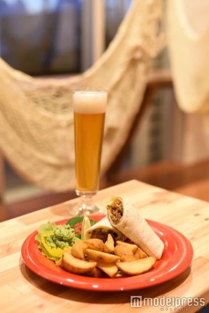 ハンモックで美味しいメニューを／画像提供：ベントス