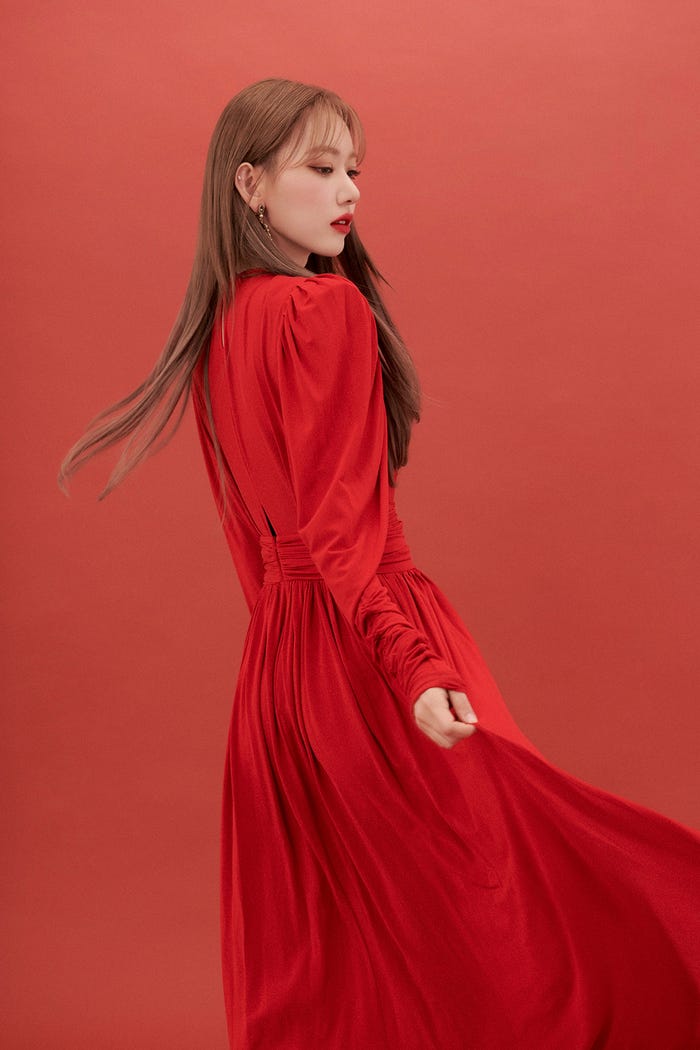 宮脇咲良「SAKURA MIYAWAKI “Graduation Visual Booklet”」(C)Mercury