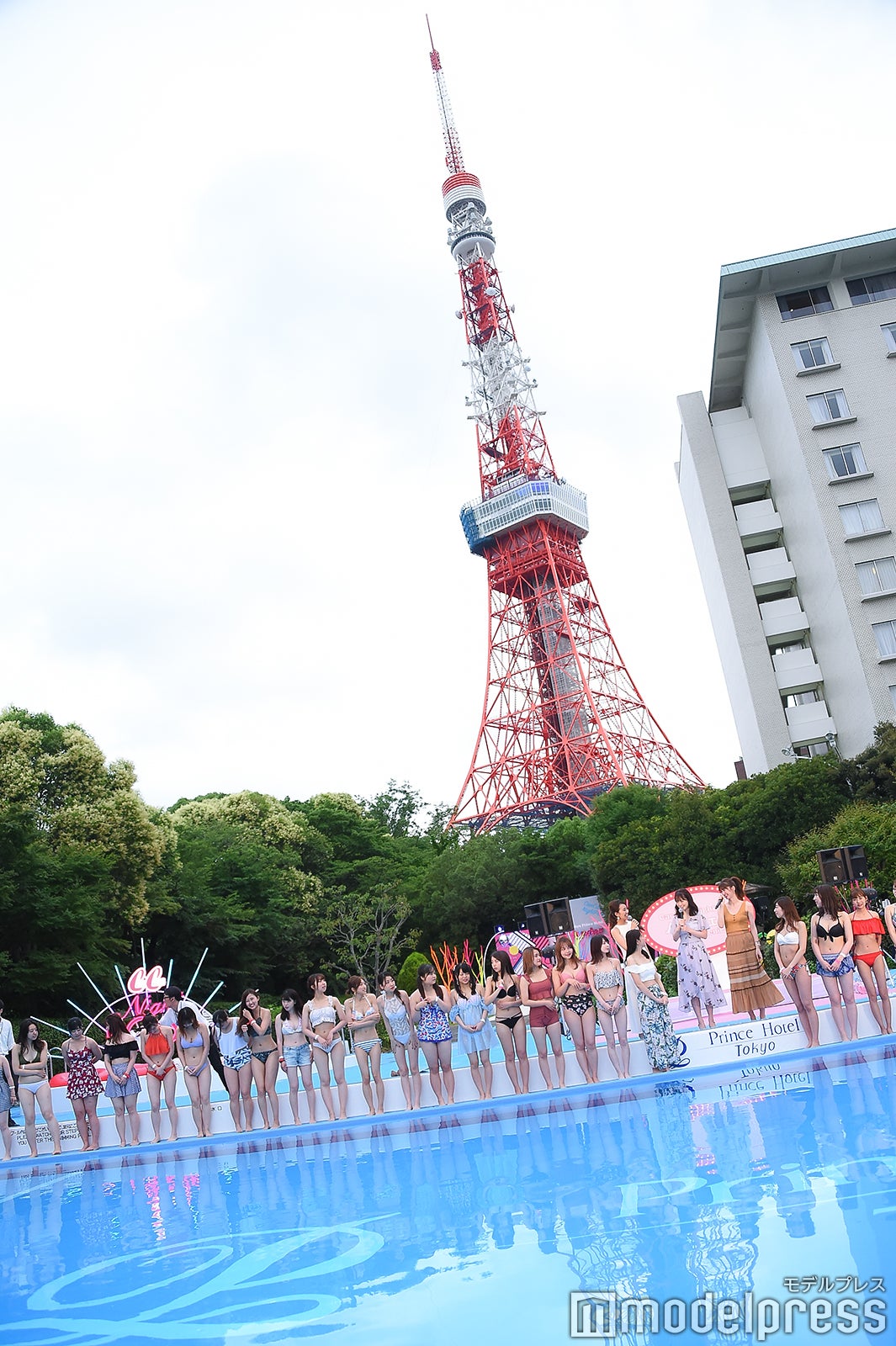プール開きの様子 （C）モデルプレス