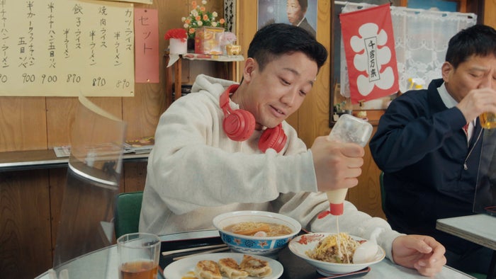 瑛人 サプライズでドラマ初出演 ビックリした 馴染んでる と反響 ひねくれ女のボッチ飯 モデルプレス