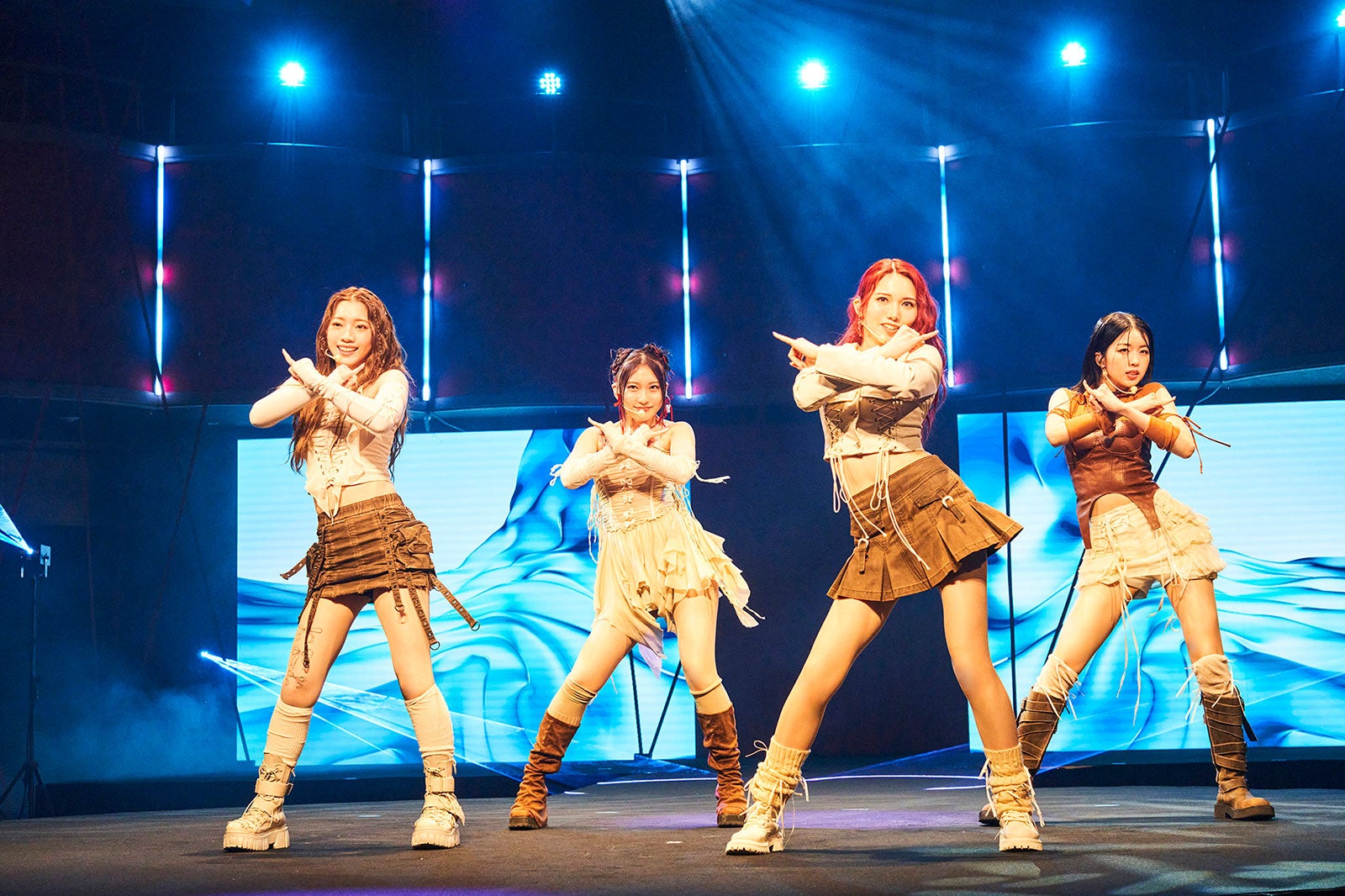 「THE “1st IS:SUE” PREMIUM SHOWCASE」（C）LAPONE GIRLS