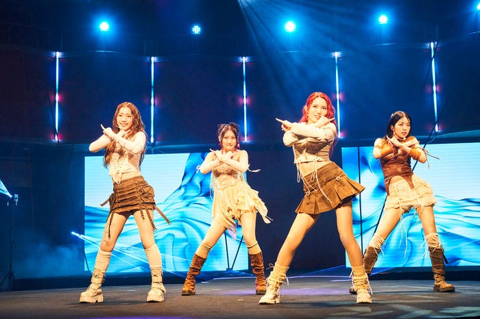 「THE “1st IS:SUE” PREMIUM SHOWCASE」(C)LAPONE GIRLS