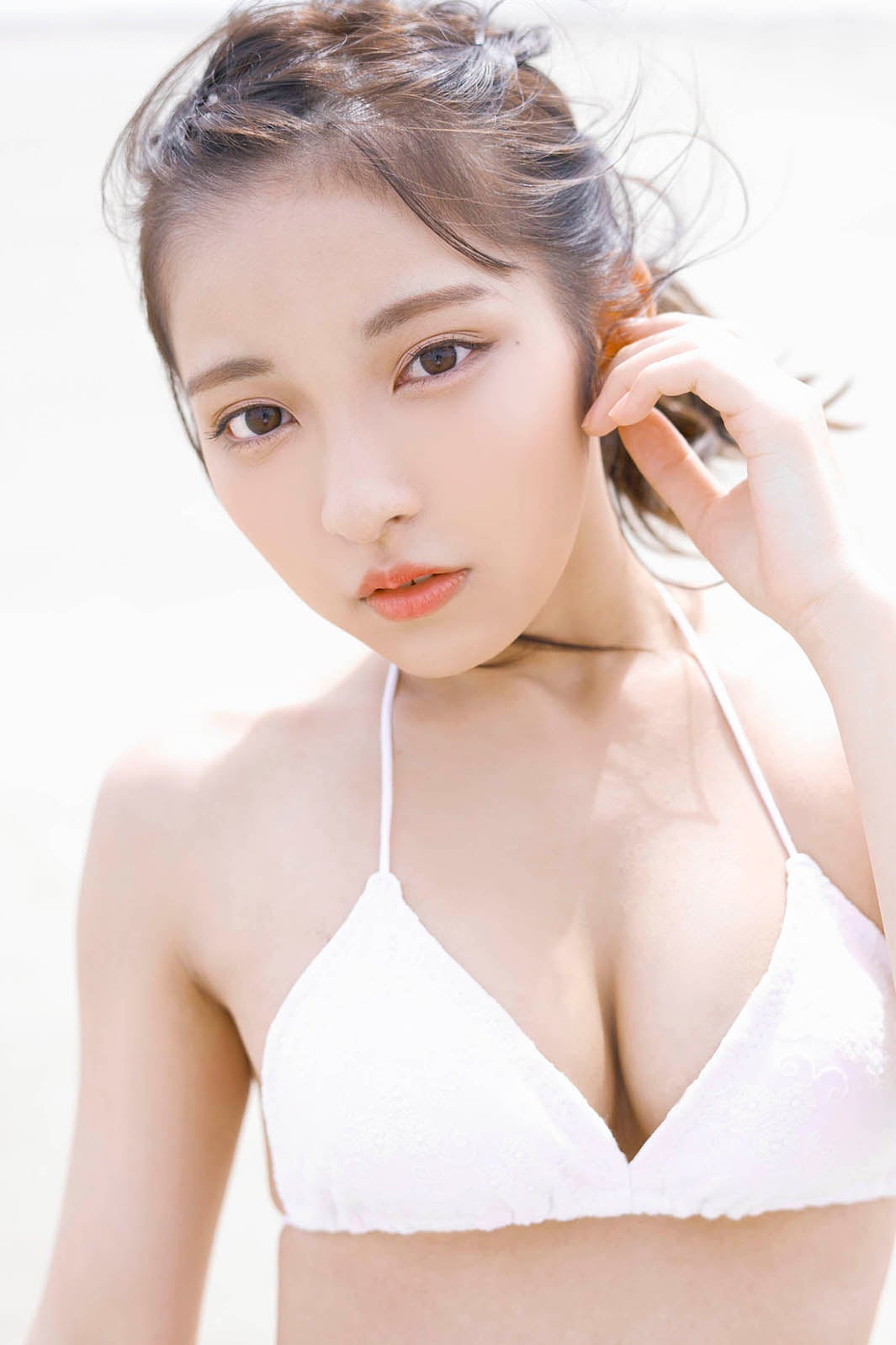 “平成最後の奇跡の原石”十味、白ビキニでふっくらバスト　“艶っぽい表情”にも自信＜アザーカット到着＞