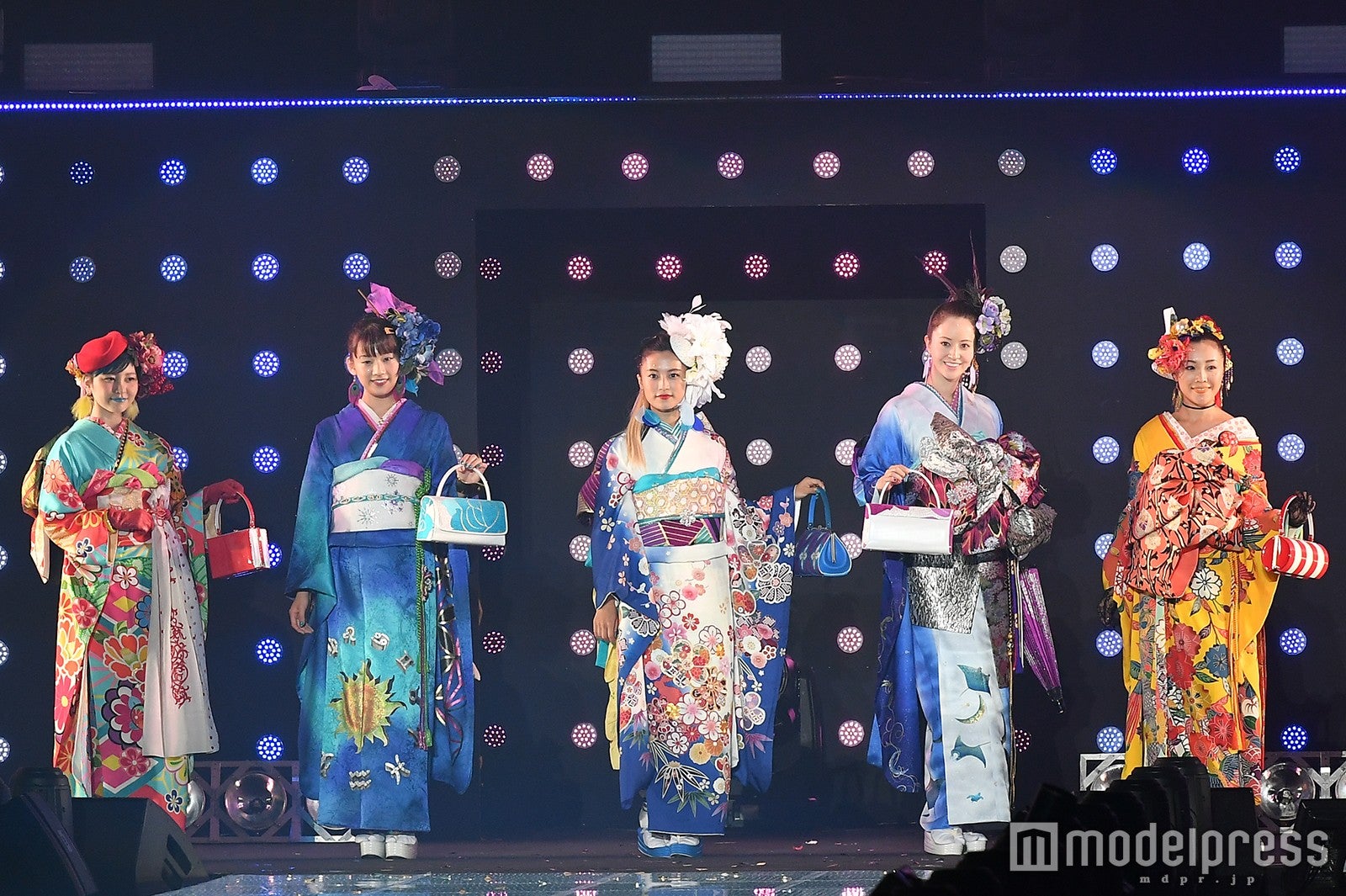 （左から）岩田華怜、佐藤美希、小島瑠璃子、春香クリスティーン、石田安奈（C）モデルプレス