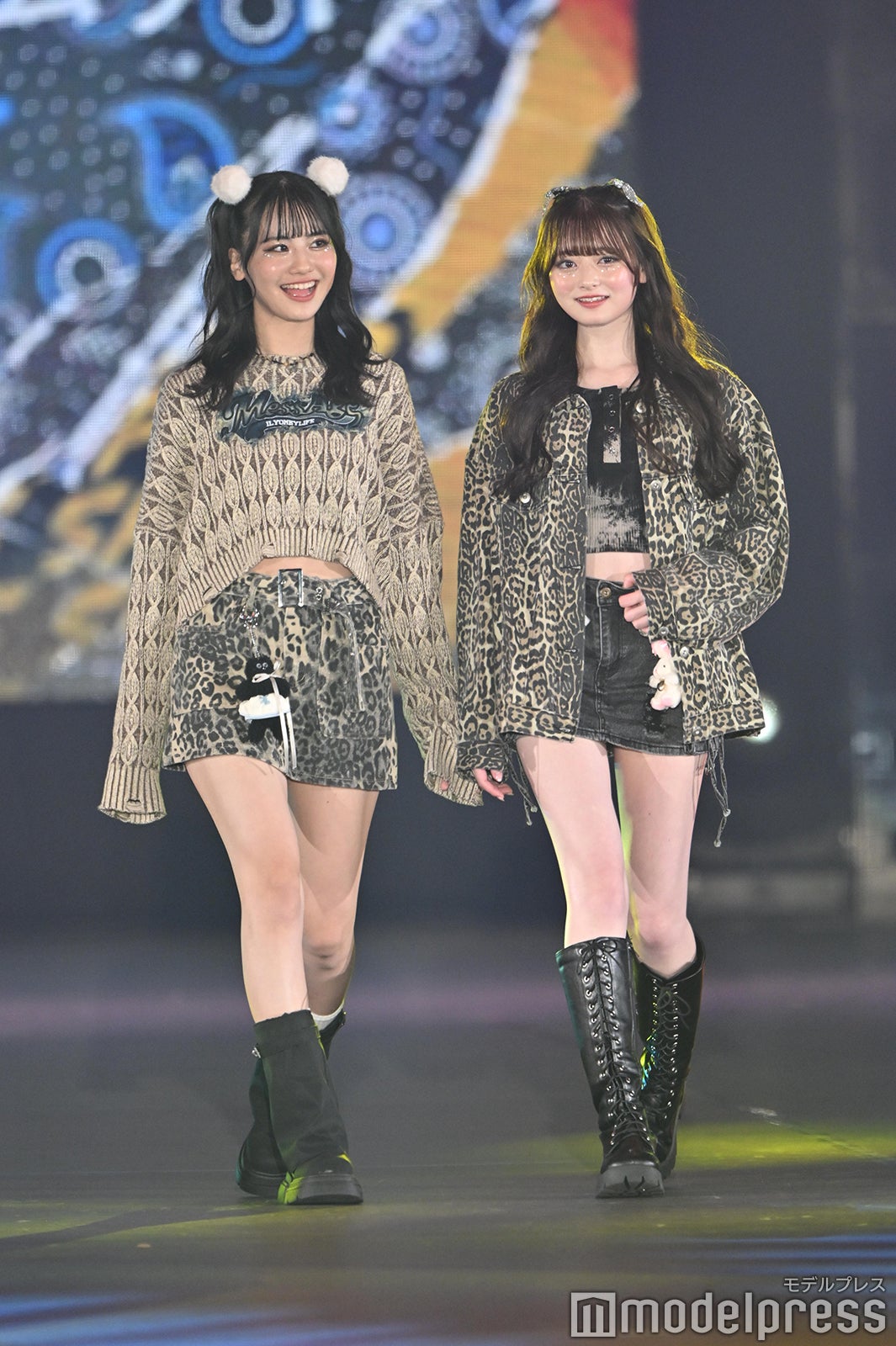 関谷瑠紀、高比良由菜「Seventeen」ステージ（C）モデルプレス