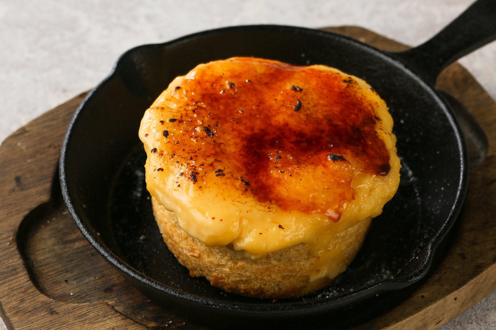 ブリュレロールケーキ（1,280円）／画像提供：コズミックダイナー