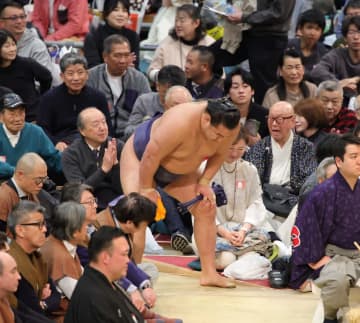 4敗目で優勝逃した横綱豊昇龍 Vの霧島インタビュー見つめ「なんで泣いてんだろうな」とポツリ
